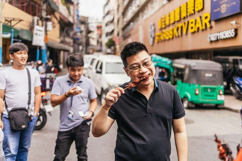 Manila: Street Food and Drinks Walking Tour with Tastings - Riding a jeepney or the Lamborghini tricycle