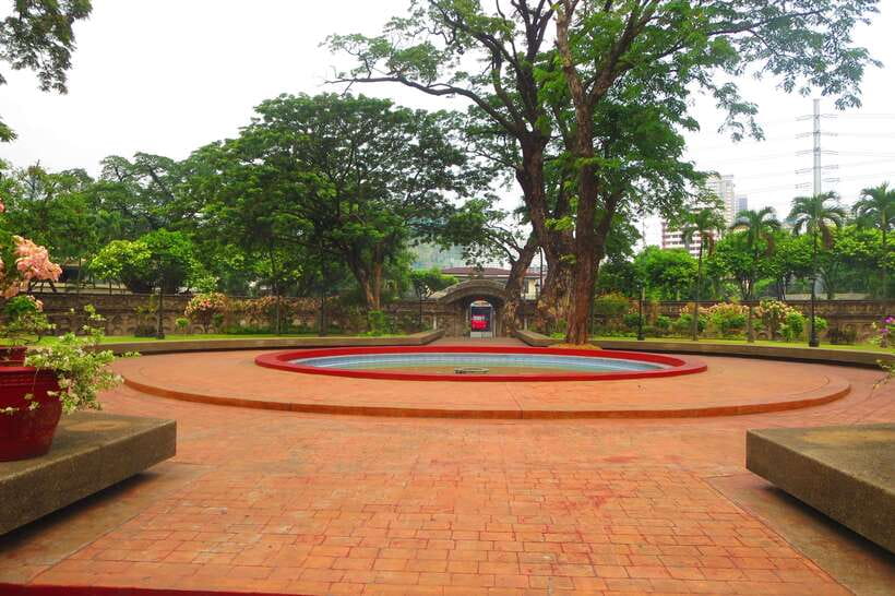 Manila-Tagaytay: Explore Culture & Nature in One Day - Paco Park and the city’s quieter historical side