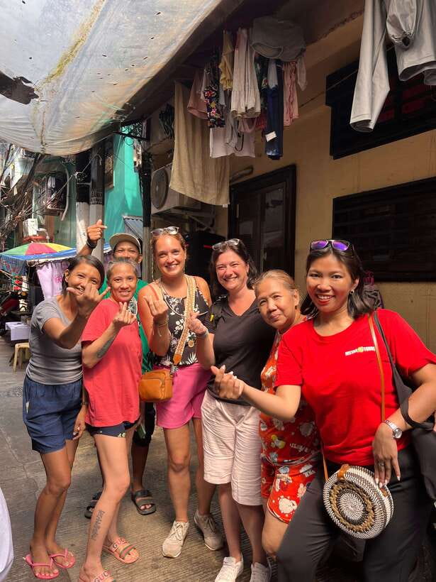 Manila Tour: Tondo Manila and Divisoria Market - Riding a jeepney and tuk-tuk through local streets