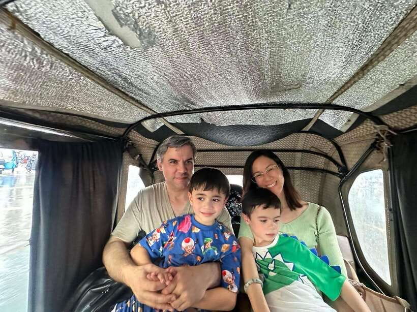 Manila Tuktuk and Jeepney Ride Guided Tour - Divisoria and Tutuban market life