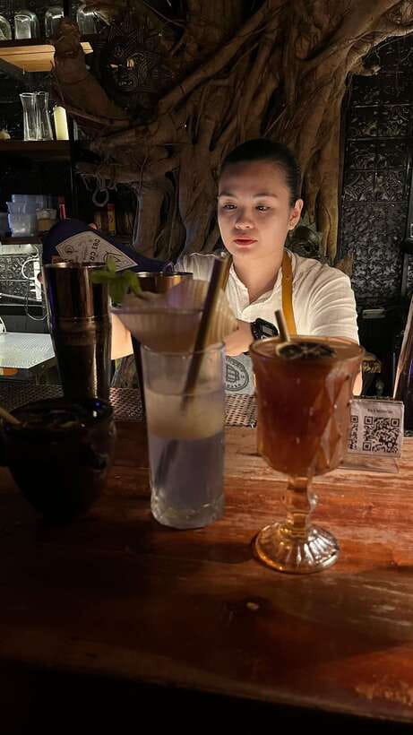 Manila Ultimate Nightlife Pub Crawl - Live bands, DJs, and the final club