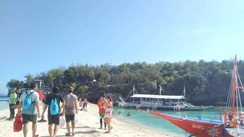 Oslob: Whaleshark Watching, Tumalog Falls & Sumilon Island - What your driver adds to the day