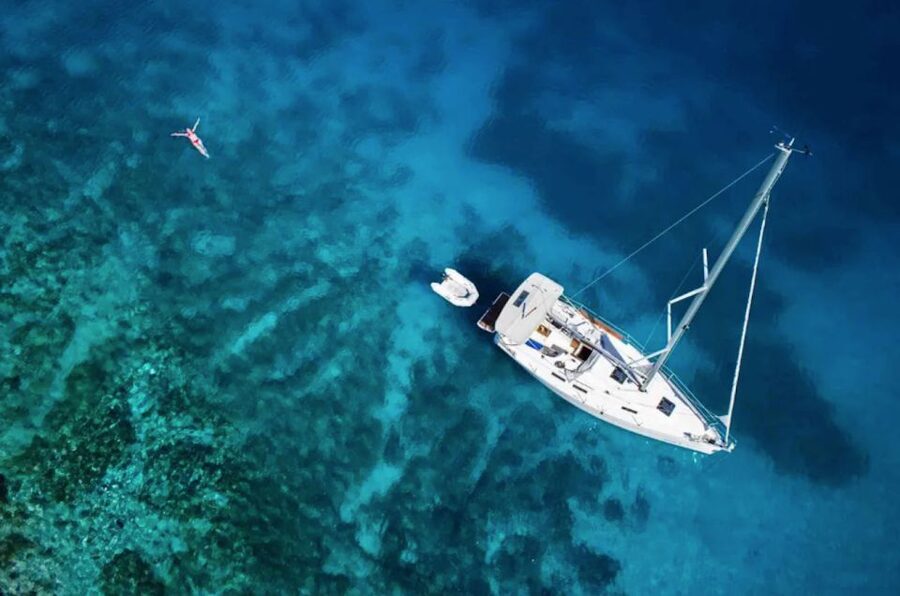 Palawan: Private Sailing Yacht Cruise in El Nido - Sailing for 90 minutes toward Malpacao Island
