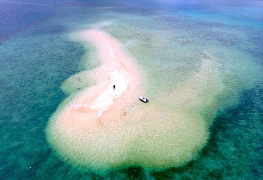Palawan: Private Sailing Yacht Cruise in El Nido - A one-hour sail to Lagen Island