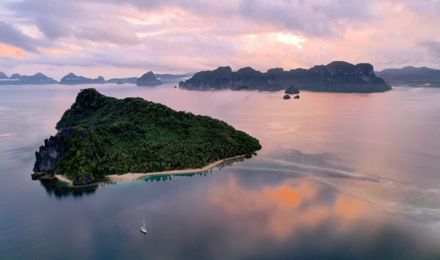 Palawan: Private Sailing Yacht Cruise in El Nido - Two hours back across Bacuit Bay