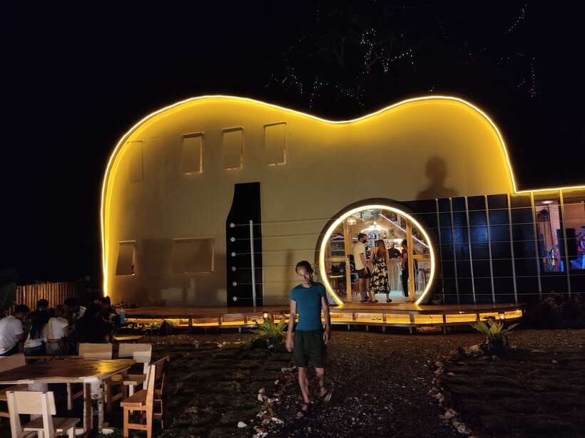 Panglao Bohol Island: Alona Beach Pub Crawl with Drinks - The final bar around 11:30 p.m.