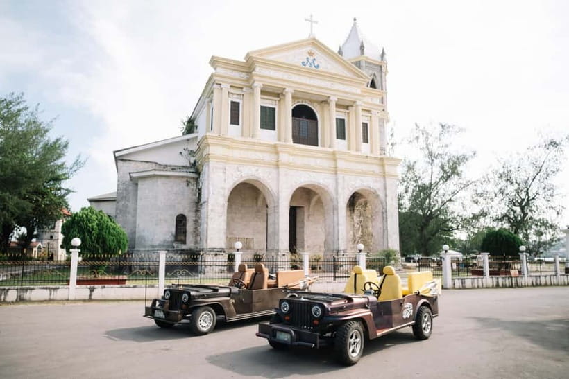Panglao Island: IG-Jeep Tour - Local snacks bring the tour closer to daily life