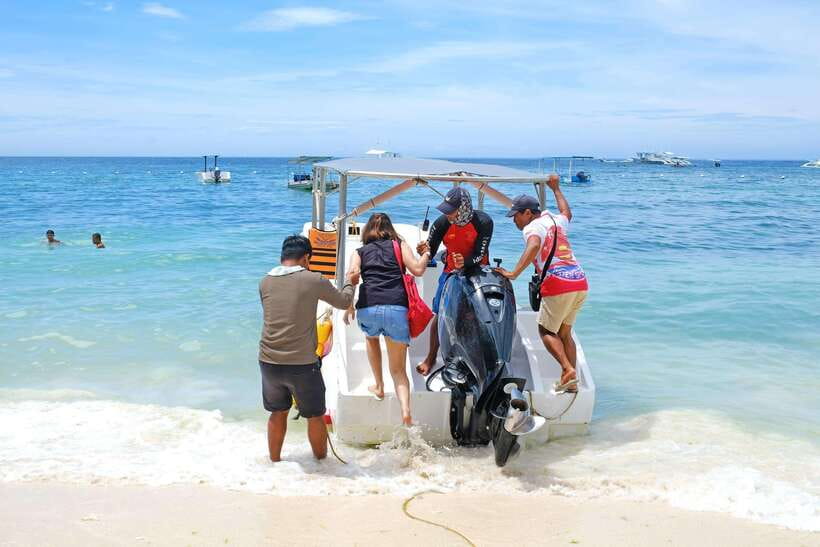 Panglao: Solo or Tandem Parasailing Experience near Alona - Meeting at Alona Beach and finding the right booth