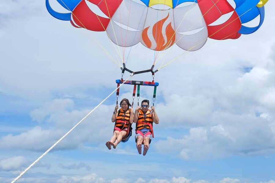Panglao: Solo or Tandem Parasailing Experience near Alona - Safety, health limits, and comfort