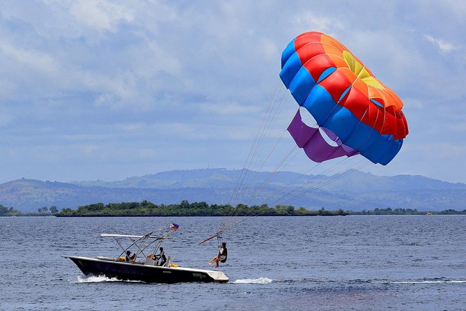 Parasailing - The splash and the return to the boat