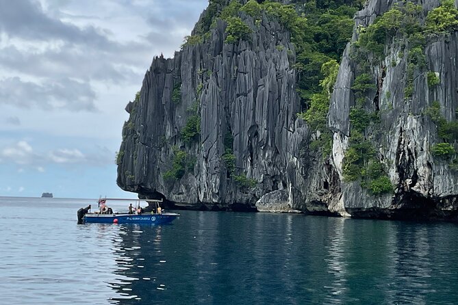 Private El Nido Tour A Island Hopping - Seven Commando Beach: an easy beach pause