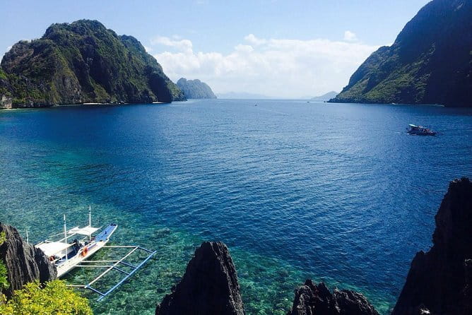 Private Palawan Expedition, El Nido to Coron 3 Days 2 Nights - Day three: Culion and the final sandbar