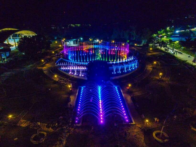 Puerto Princesa: Balayong People's Park with Dinner and Show - Starting with dinner in central Puerto Princesa
