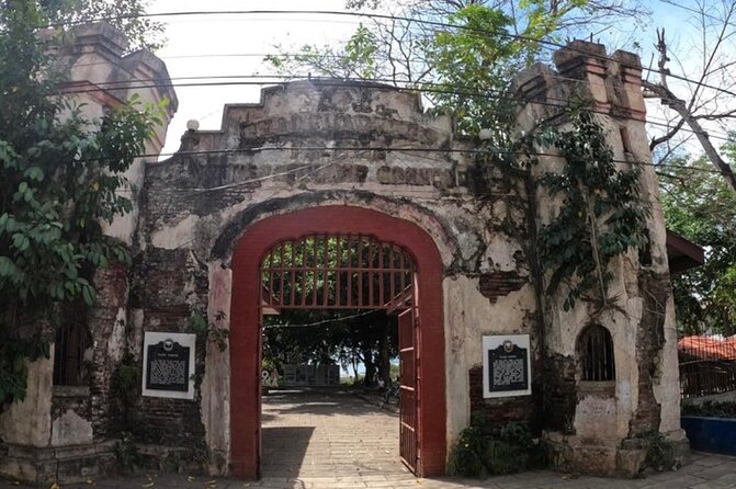 Puerto Princesa Palawan Historical Tour - Baywalk Park: from informal settlement to seaside meeting place
