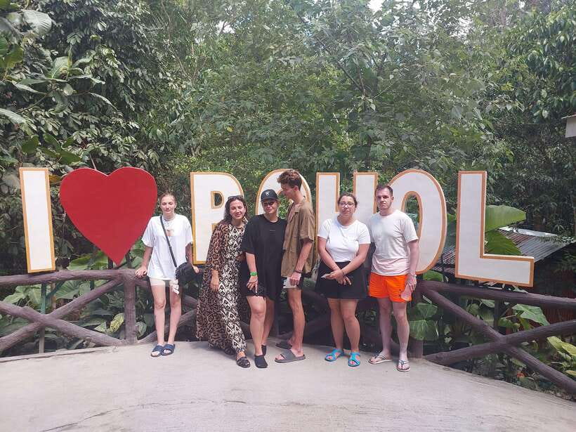 Sardines, chocolate hills, tarsiers, ATV,floating restaurant - Key points to know before booking
