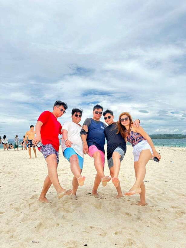 SIARGAO: PRIVATE ISLAND HOPPING GUYAM, DAKU AND NAKED ISLAND - What the $270 Price Really Buys