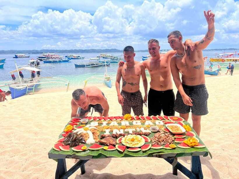 SIARGAO: PRIVATE ISLAND HOPPING GUYAM, DAKU AND NAKED ISLAND - Daku Island: Three Hours for Lunch and Water Time