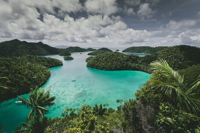 Siargao Private Sohoton Bucas Grande Tour with Lunch - Swimming into Hagukan Cave