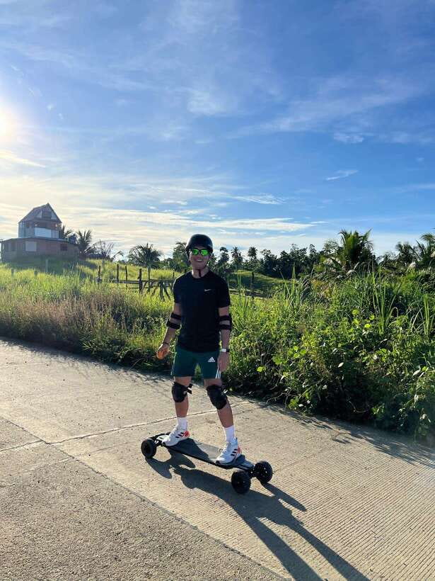 Siargao : Sunset 2 Hours Guided Electric Skate Experience - Starting at Jacking Horse Beach with a short safety lesson