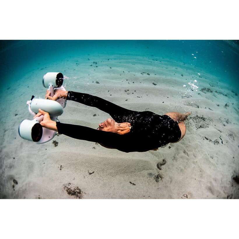 Siargao: Unique Seascooter Exploration in Coral Gardens - Learning the two-button controls