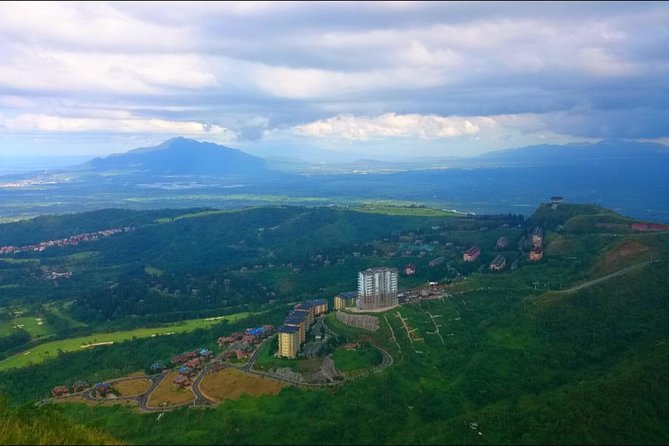 Spectacular Manila to Tagaytay: Full-Day Sightseeing Tour - Returning to Manila and entering Paco Park