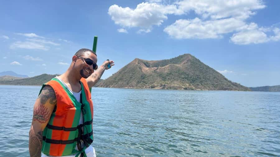Taal Volcano Lake ( Boating around the lake ) - The six-hour plan, from pickup to open water